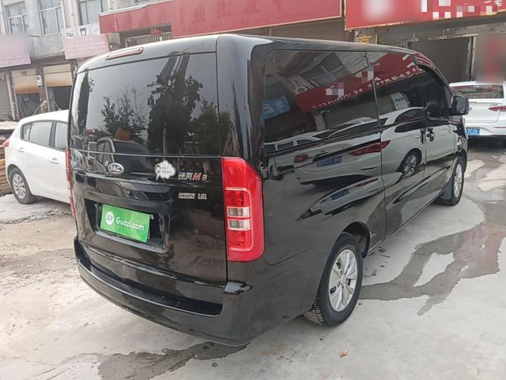 Refine M3 2019 PLUS 1.8L Luxury photo 4