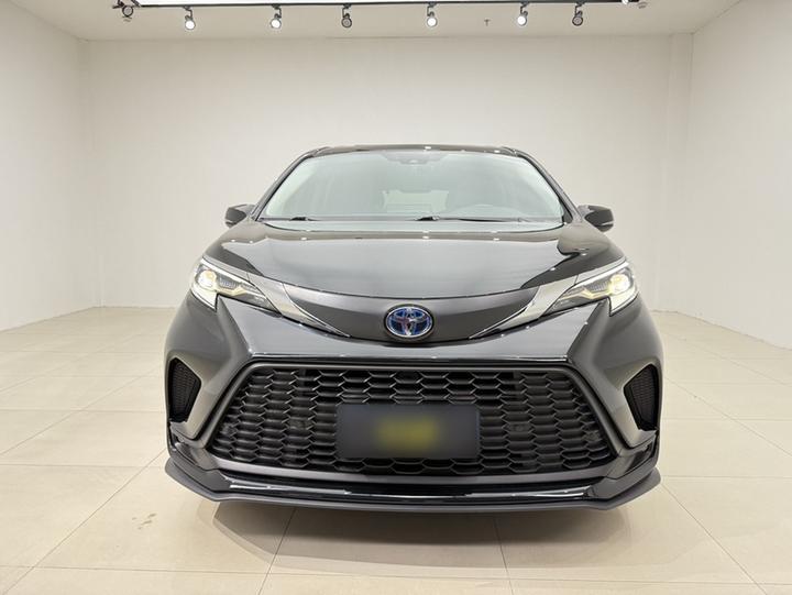 Granvia 2023 2.5L Hybrid Comfort photo 2