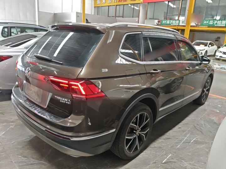 Tiguan L 2017 380TSI AT AWD Flagship photo 4