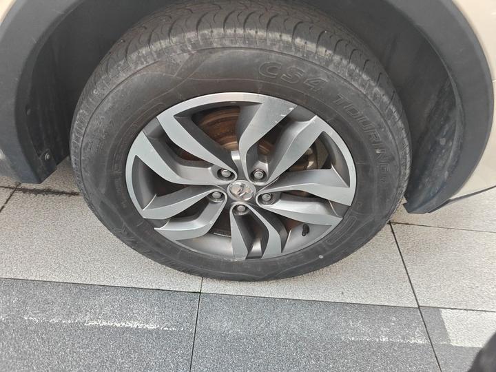 BAIC X65 2015 2.0T AT Elite photo 8
