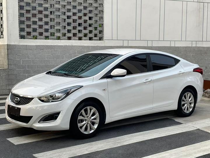 Elantra 2016 1.6L AT Smart