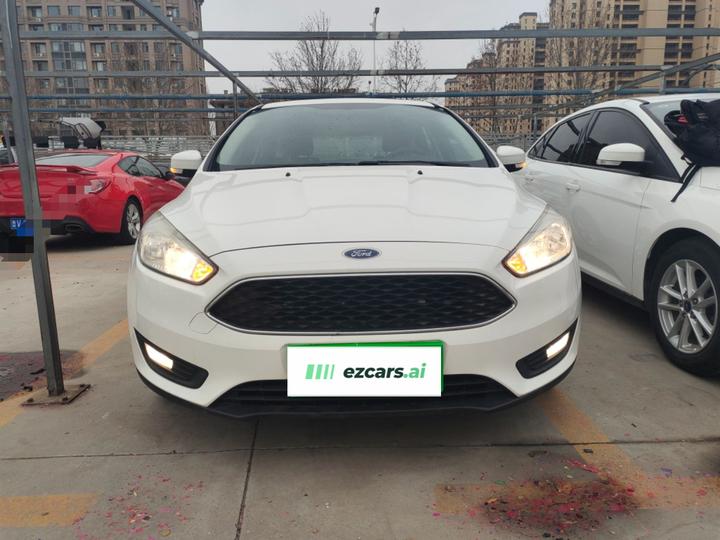 Focus 2015 Hatchback 1.6L AT Comfort photo 2