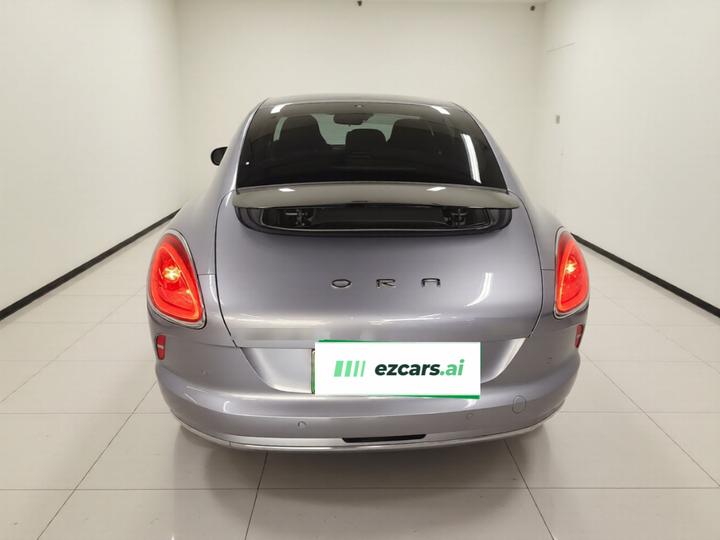 2022 555km Premium photo 3