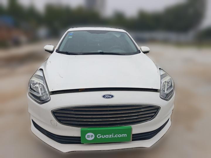 Escort 2019 1.5L MT photo 2