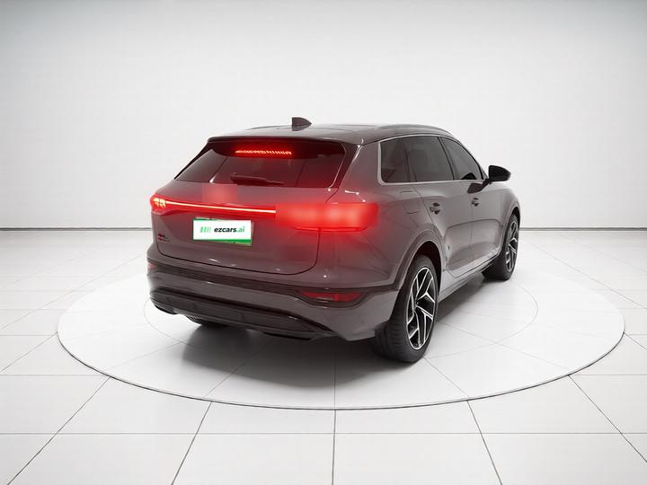 Q6L e-tron 2026 Pilot photo 6