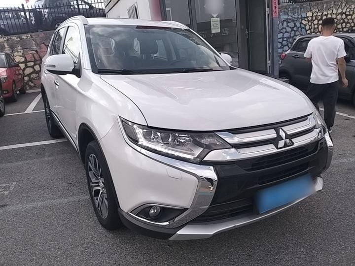 Outlander 2016 2.4L AWD Elite 5-Seater photo 3