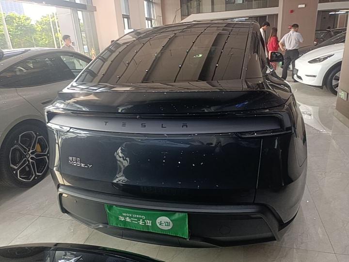 Model Y 2025 RWD photo 3