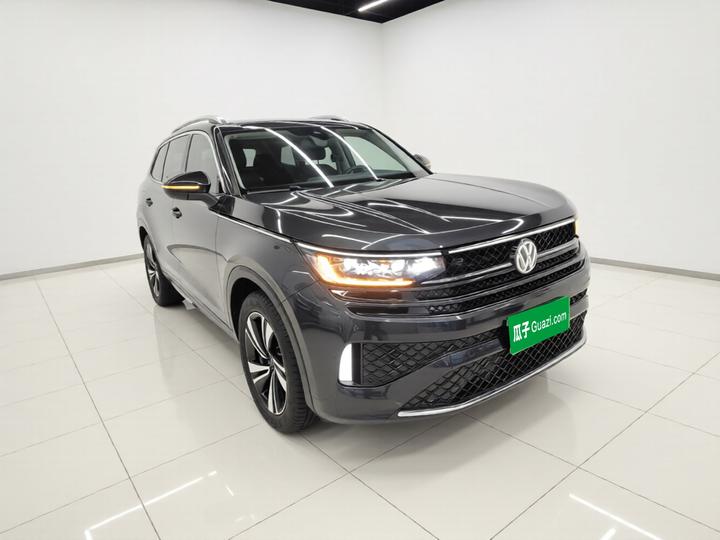 2023 380TSI AWD R-Line photo 3