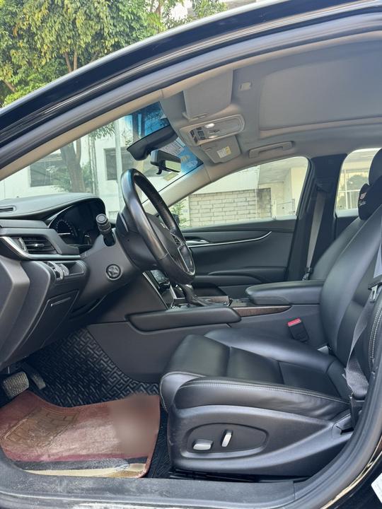 XTS 2018 28T Tech photo 7