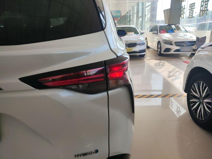 Granvia 2023 2.5L Hybrid Premium PLUS photo 7