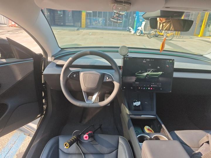 Model 3 2025 RWD photo 3