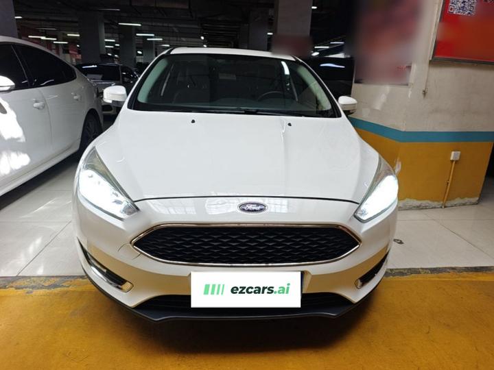 Focus 2017 Hatchback EcoBoost 125 AT Fashion photo 2