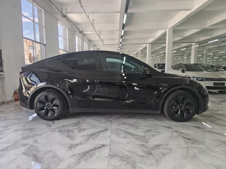Model Y 2023 RWD photo 4