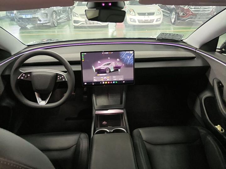 Model 3 2023 RWD photo 5