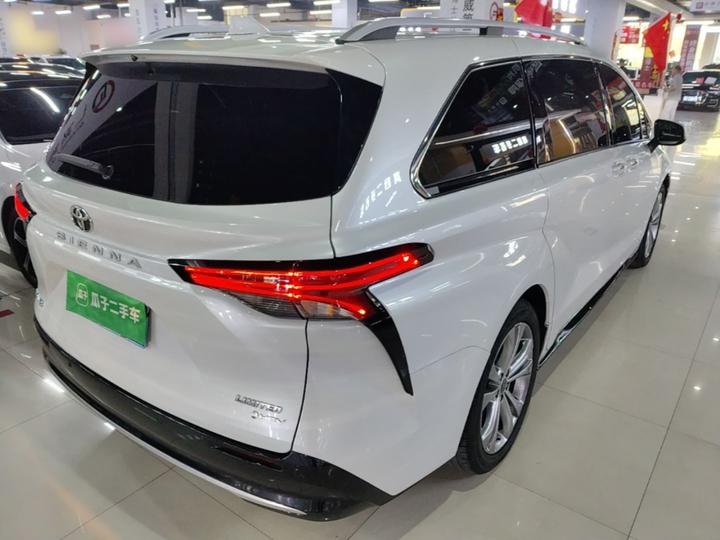 Sienna 2024 2.5L Hybrid Premium photo 6