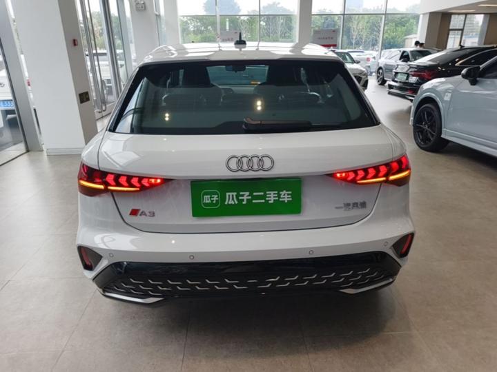 A3 2025 Sportback 35TFSI Flying Spur Exclusive photo 3
