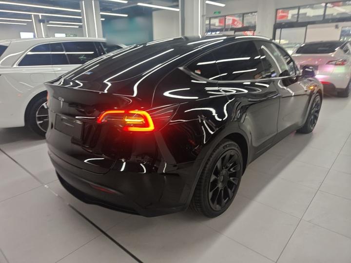 Model Y 2022 Facelift RWD photo 6