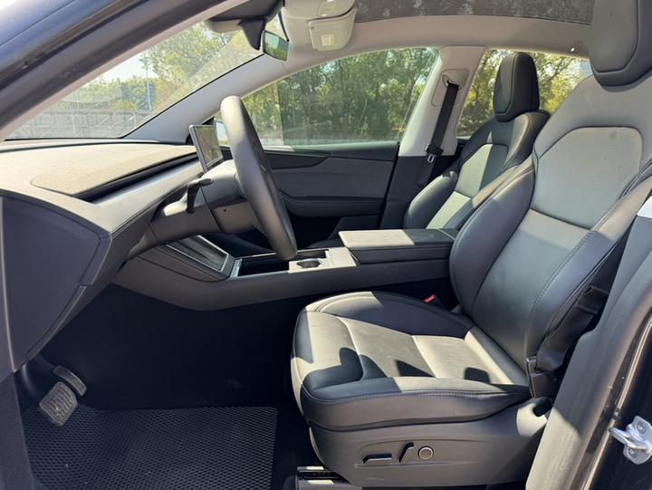 Model Y 2025 RWD photo 7
