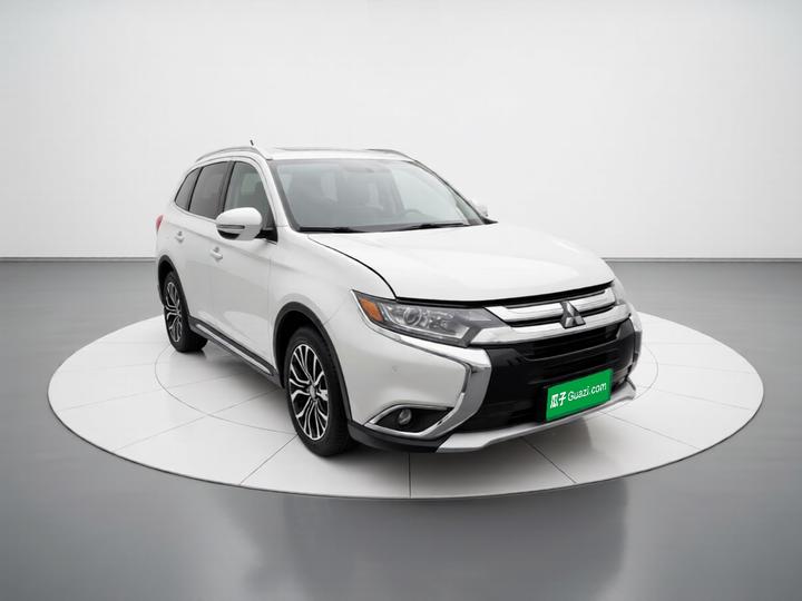 Outlander 2018 2.0L RWD Honor 5-Seater photo 3