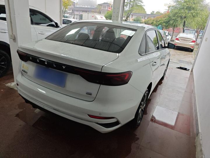 Emgrand 2023 4 Champion 1.5L CVT Luxury photo 4