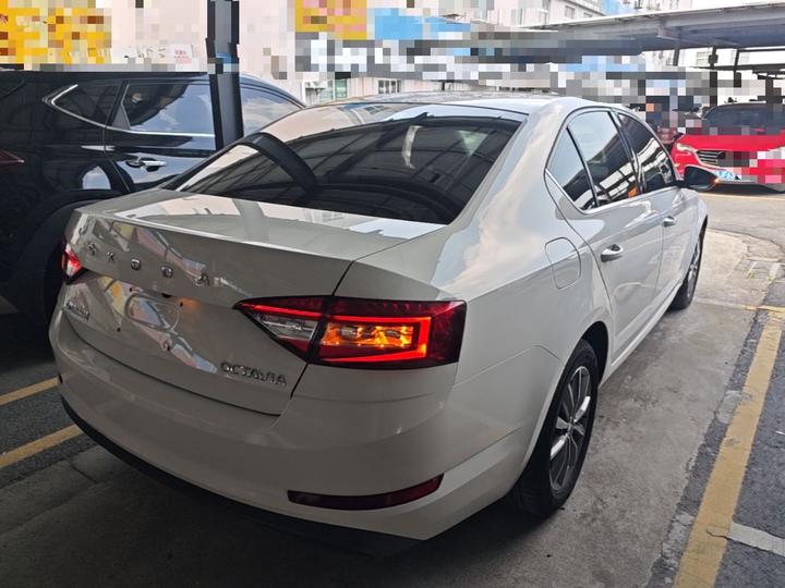 Octavia 2022 1.5L AT Comfort photo 4