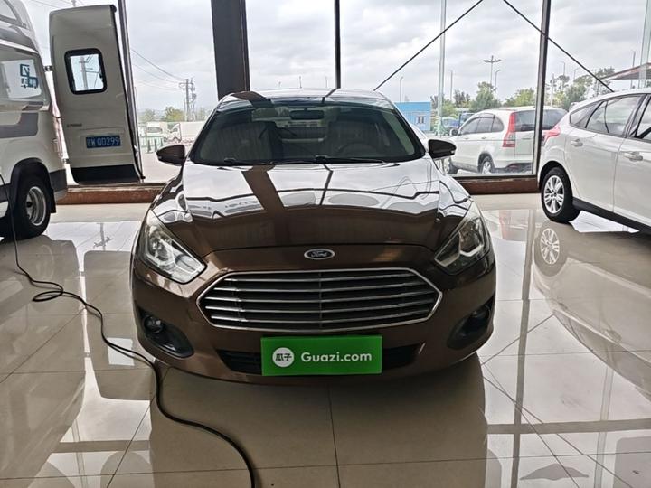 Escort 2015 1.5L AT Comfort photo 2