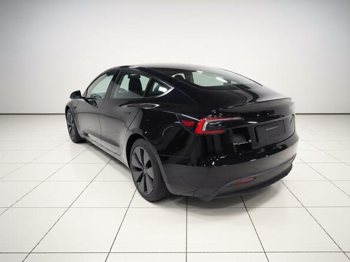 Model 3 2023 RWD photo 4