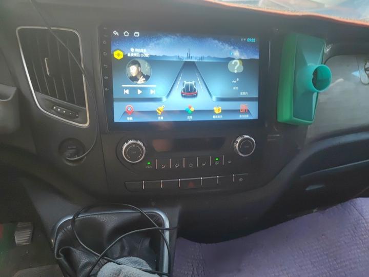 View 2024 2.5T MT Extended High Roof 3-Seater photo 5