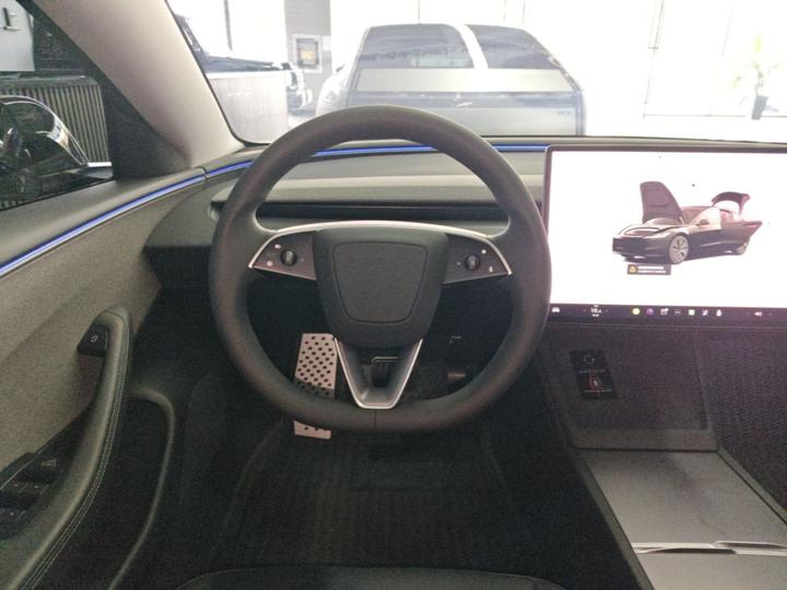 Model 3 2026 RWD photo 2