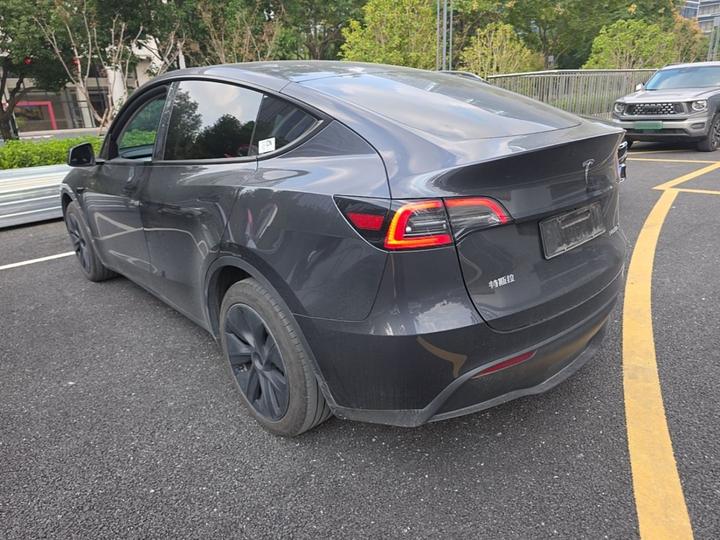 Model Y 2024 RWD photo 4