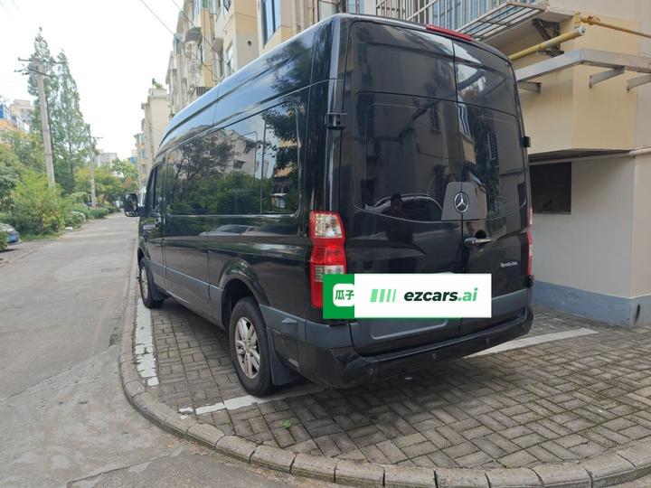 View 2022 2.0T Luxury 2.0T MT Long Wheelbase 9-Seater photo 4