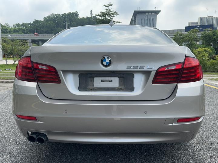 5 Series 2017 525Li Leading photo 3