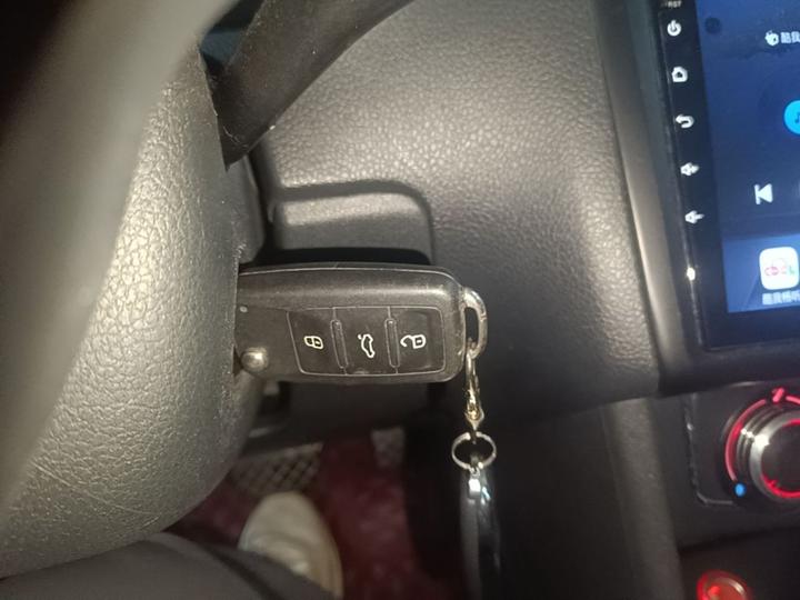 Polo 2016 1.6L AT Comfort photo 8