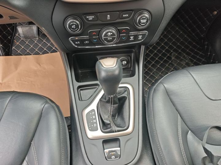 Cherokee 2016 2.0L photo 8