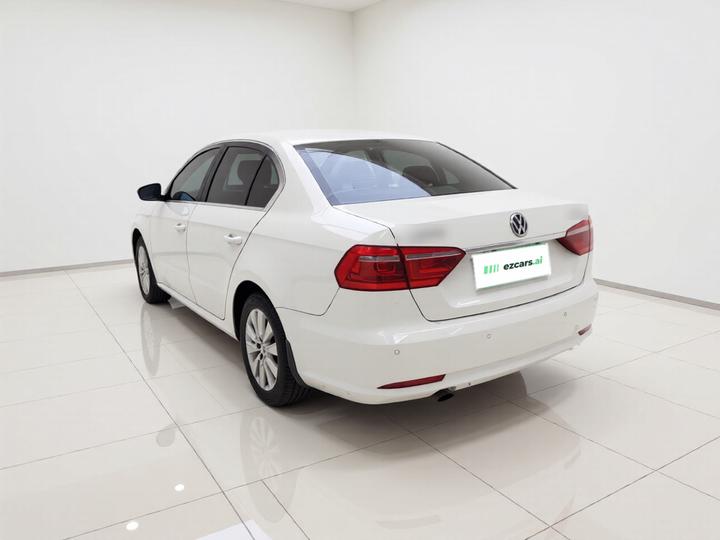 Lavida 2013 Facelift Classic 1.6L AT Comfort photo 4