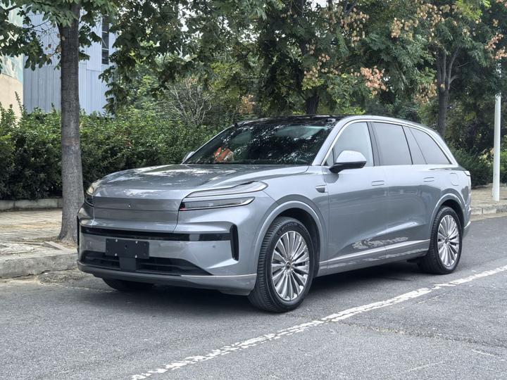 L90 2025 Ultra 6-Seater 60