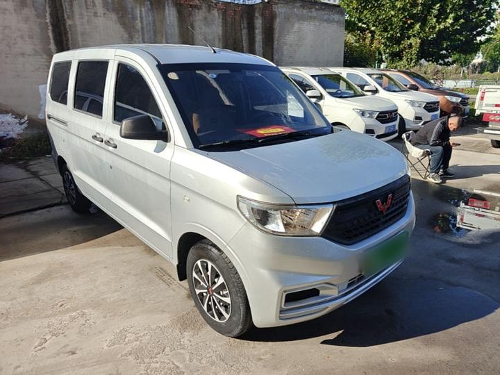 Wuling Hongguang V 2021 1.5L LAR photo 3