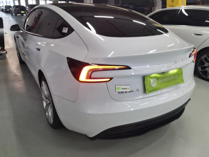 Model 3 2023 RWD photo 4