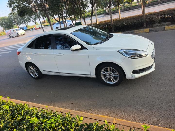 Escort 2019 Facelift 1.5L AT China VI photo 3