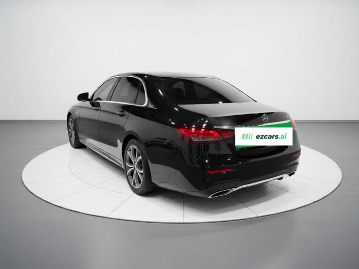 E-Class 2021 E 300 L Sport Luxury photo 4