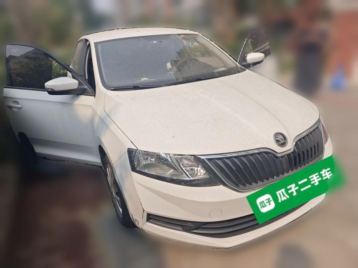 Rapid Spaceback 2018 1.6L MT Standard photo 3