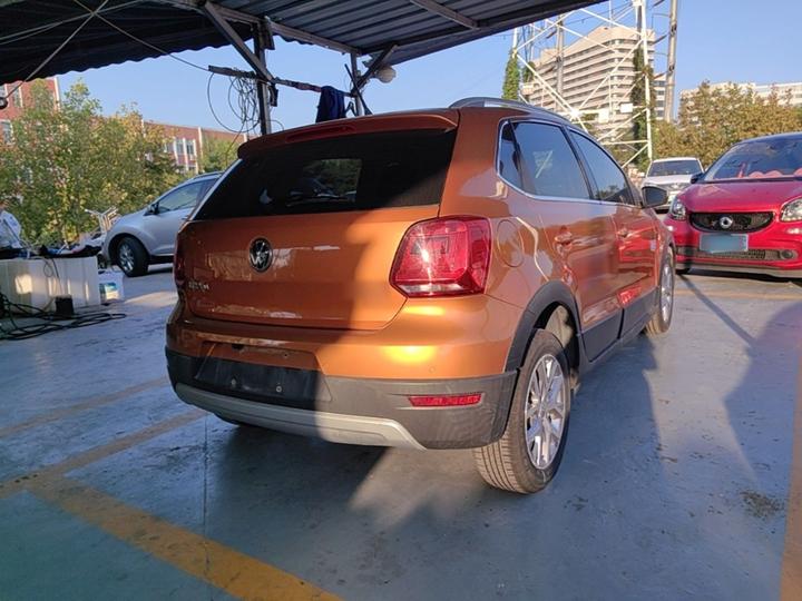 2016 1.6L Cross Polo AT photo 6
