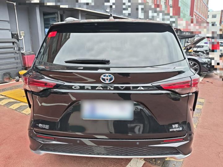 Granvia 2023 2.5L Hybrid VIP photo 3