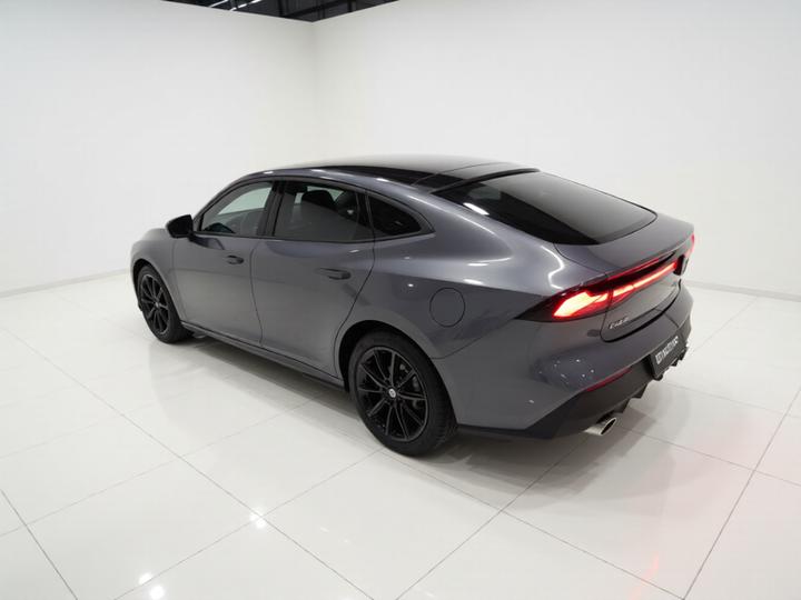 UNI-V 2022 1.5T Premium photo 4