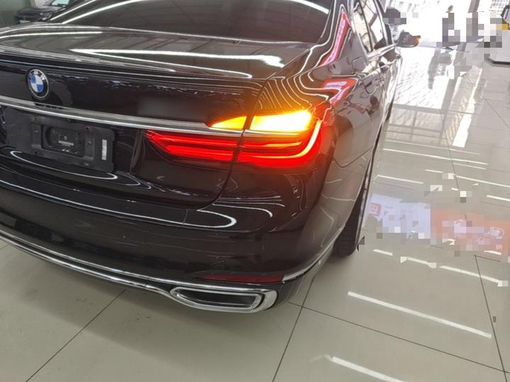 7 Series 2018 730Li Leading Excellence photo 7