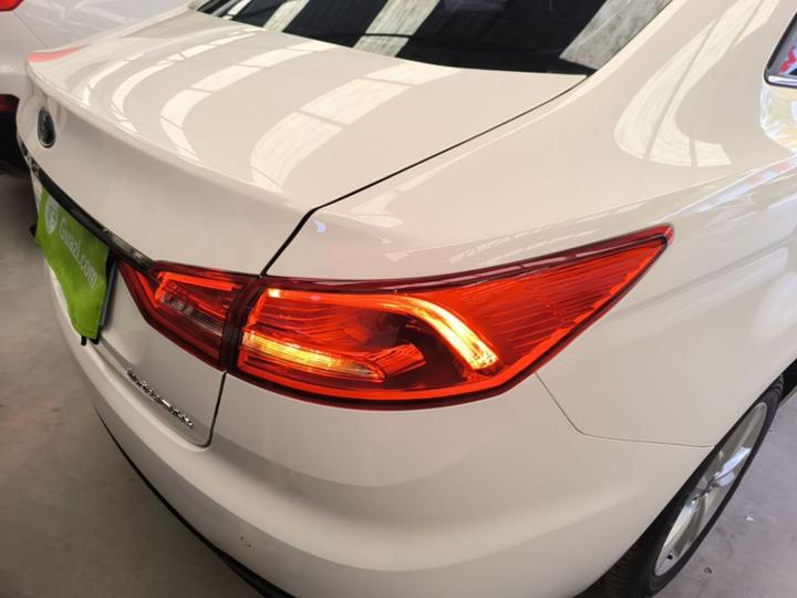 Escort 2019 Facelift 1.5L AT China VI photo 7