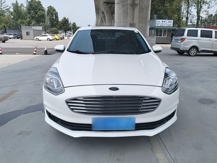 Escort 2019 1.5L AT photo 2