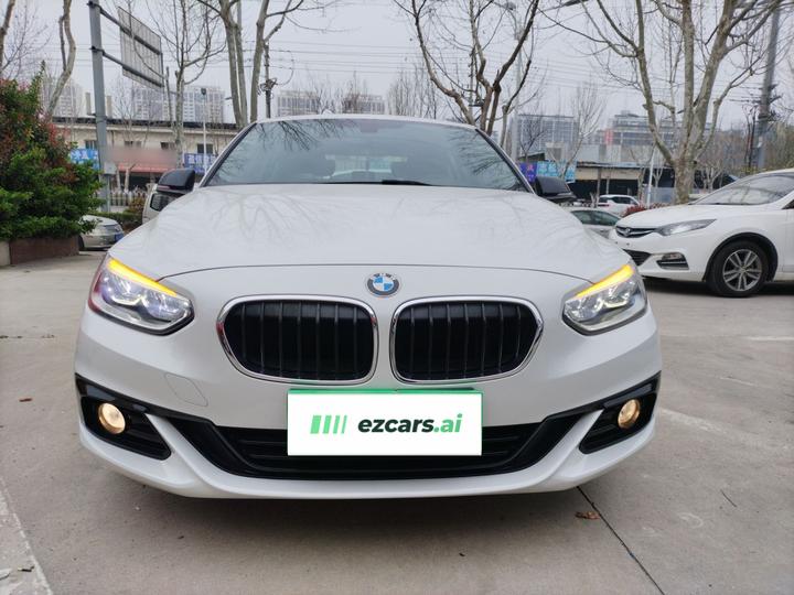 1 Series 2018 118i Sport photo 2