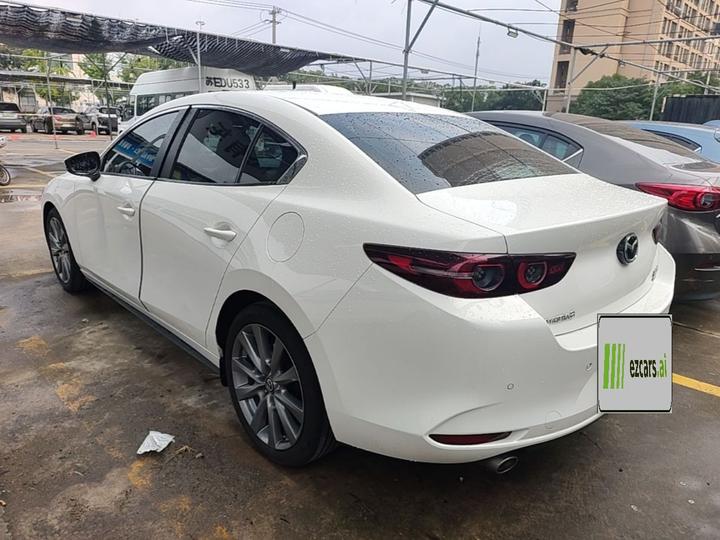 3 Axela 2023 2.0L AT photo 4