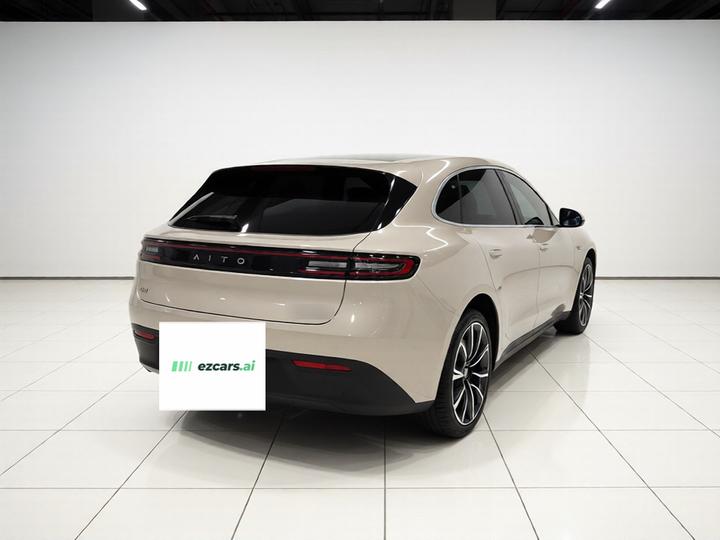 HIMA AITO M5 2022 EV AWD Performance photo 4